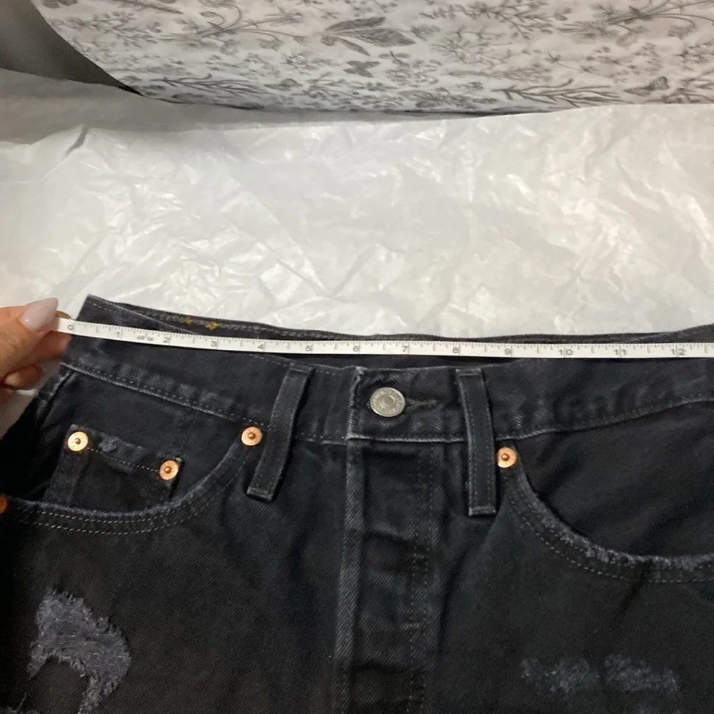 Levis | 501 Black Distressed Denim Shorts - W25 - High Rise - Picture 9 of 11